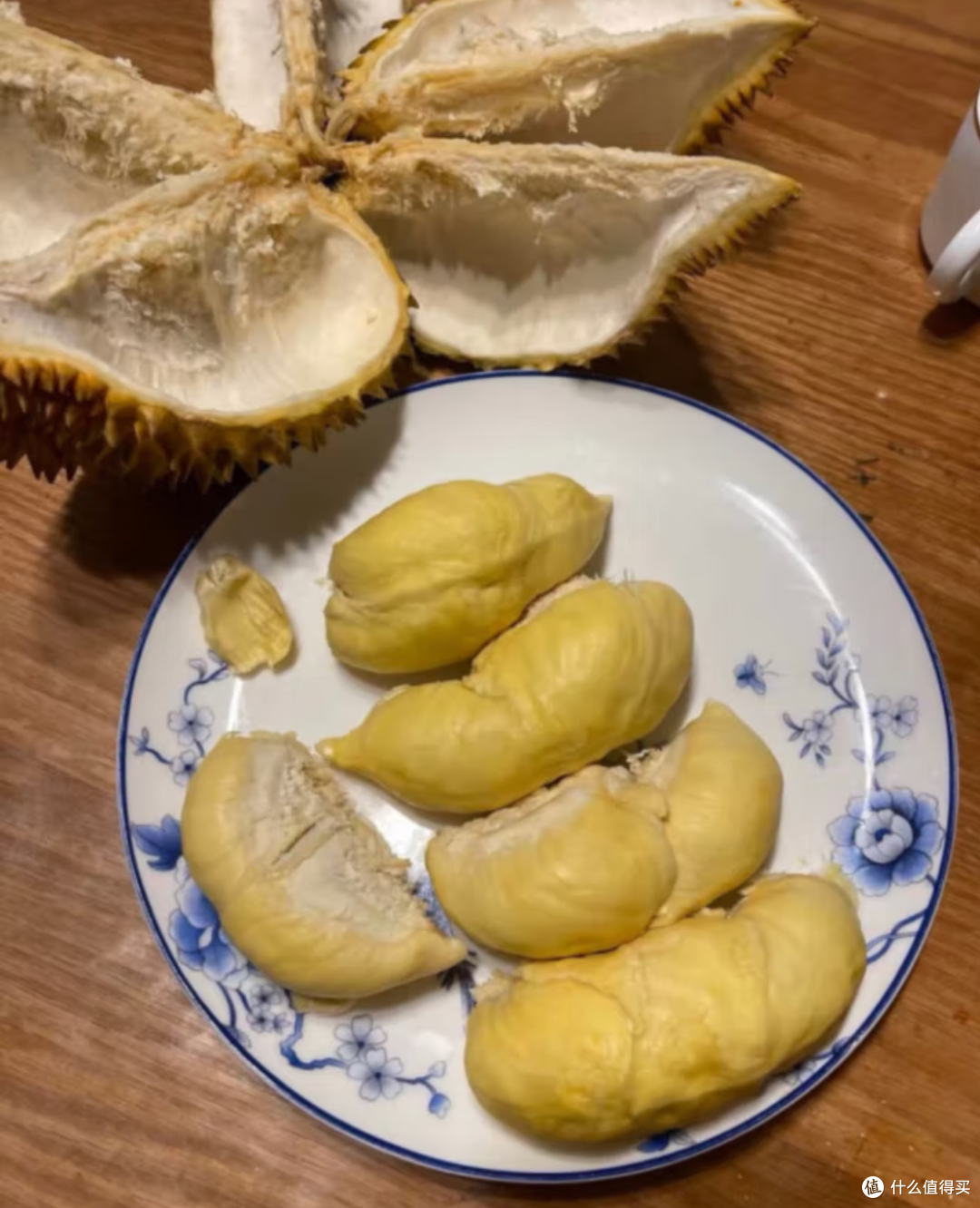 在这个炎热的季节了我最喜欢吃榴莲了