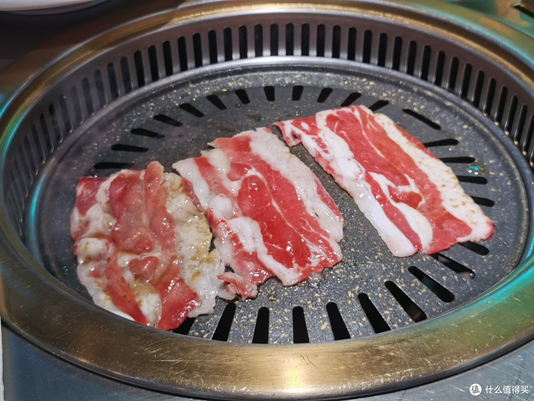 夜宵之选齐齐哈尔烤肉,酸菜配肥牛真的嘎嘎香