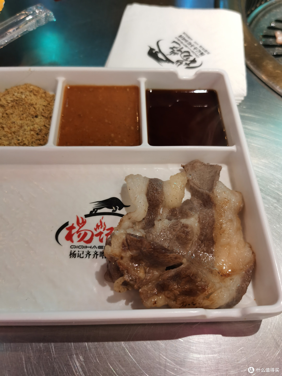 夜宵之选齐齐哈尔烤肉,酸菜配肥牛真的嘎嘎香