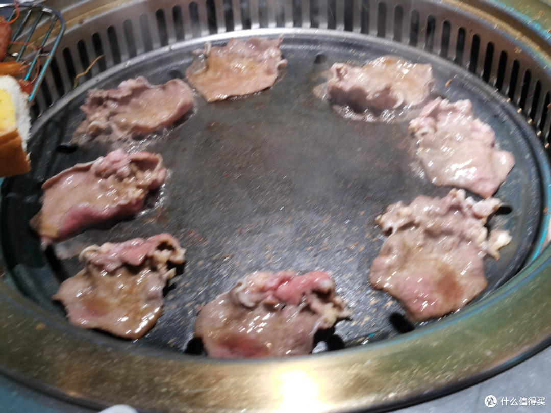 夜宵之选齐齐哈尔烤肉,酸菜配肥牛真的嘎嘎香