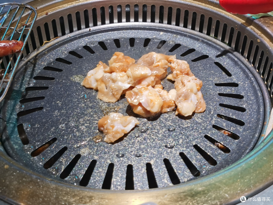 夜宵之选齐齐哈尔烤肉,酸菜配肥牛真的嘎嘎香