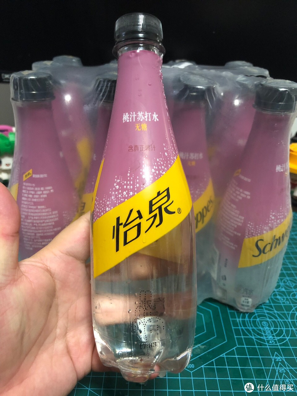 夏日食光，我选择了饮料与雪糕，搭档摇摇手指说“我只要苏打水”