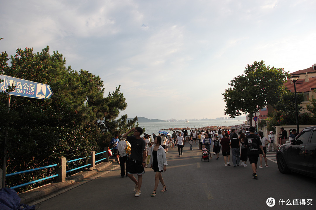 青岛的碧海蓝天，从海军博物馆赶海到农贸市场买海鲜加工！