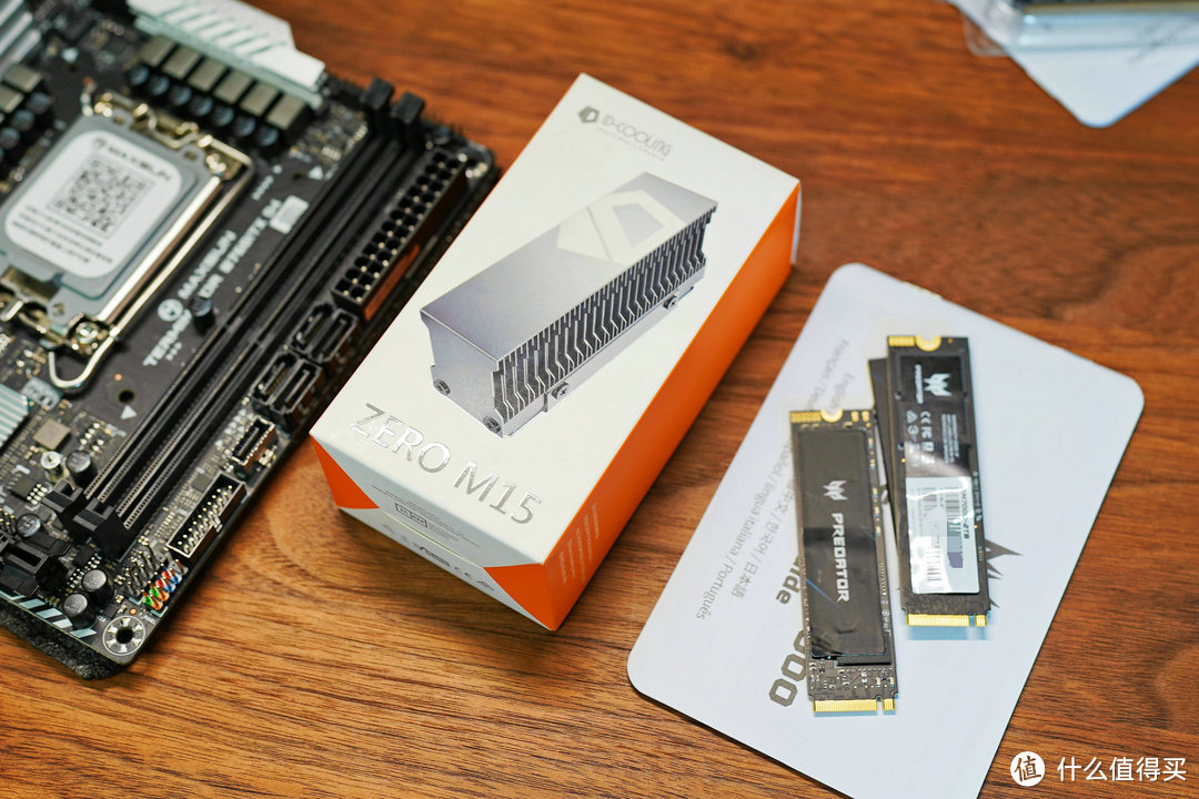都说PCI-E4.0 SSD热，热管马甲伺候