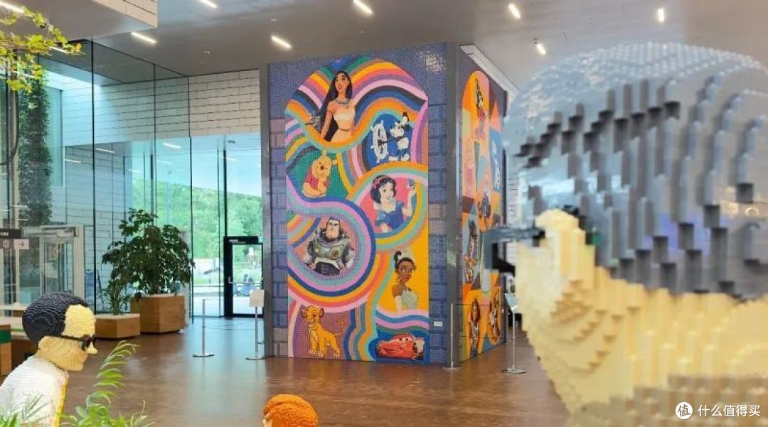 近百万片积木组成的壁画-丹麦乐高之家正在庆祝迪士尼成立100周年