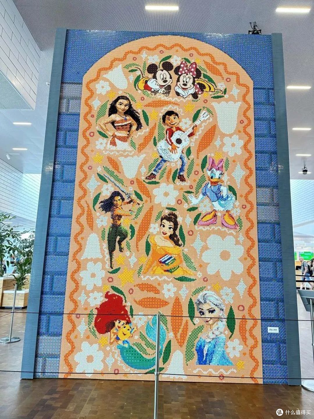 近百万片积木组成的壁画-丹麦乐高之家正在庆祝迪士尼成立100周年