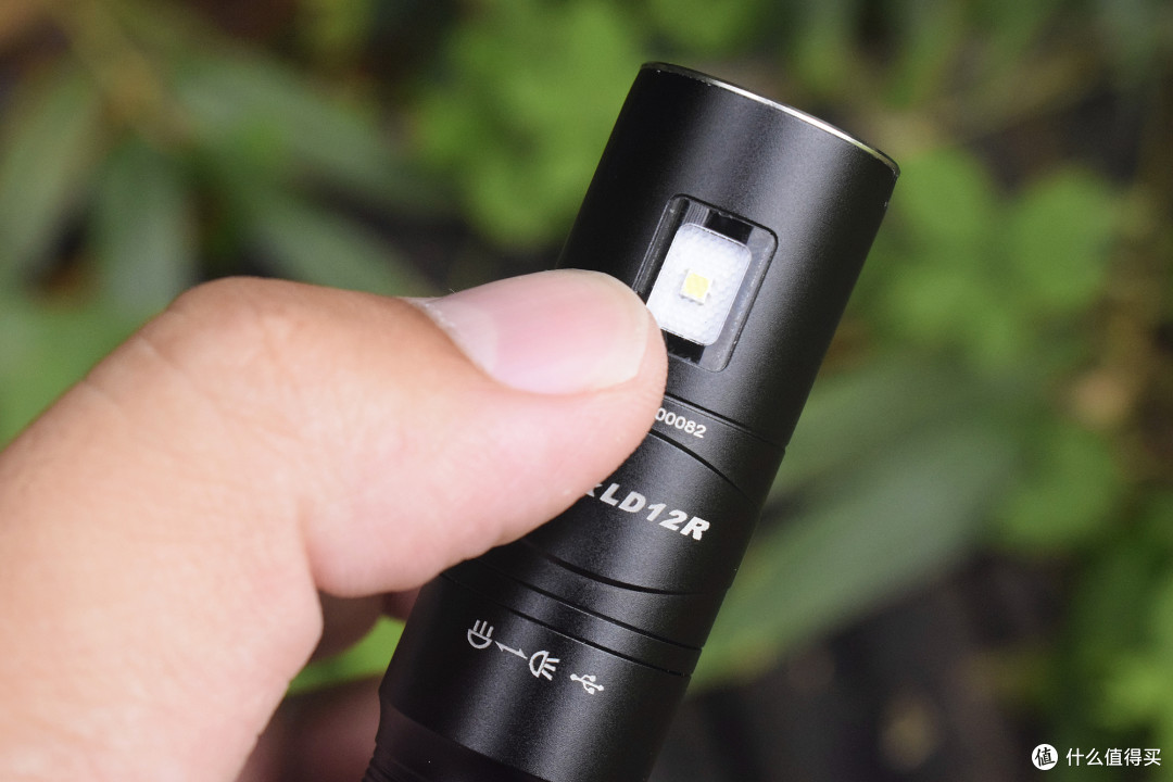 轻便小巧多面手!Fenix LD12R双光源多用途EDC手电体验