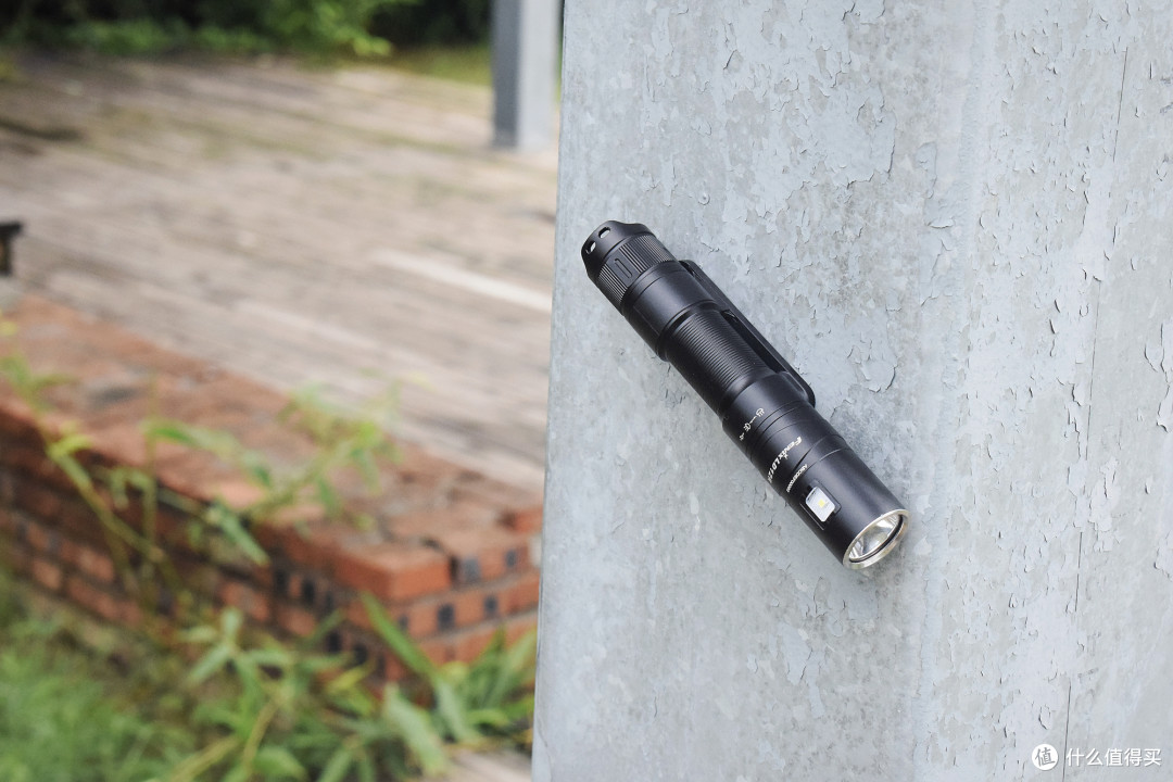 轻便小巧多面手!Fenix LD12R双光源多用途EDC手电体验