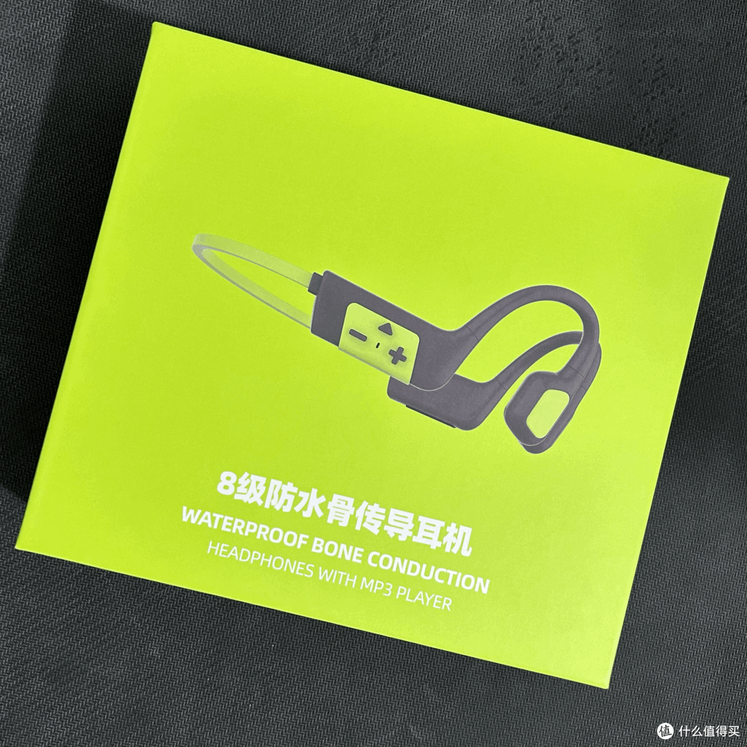 （耳机从包装开始就相当简约大气，相较于同类产品颜值出众）