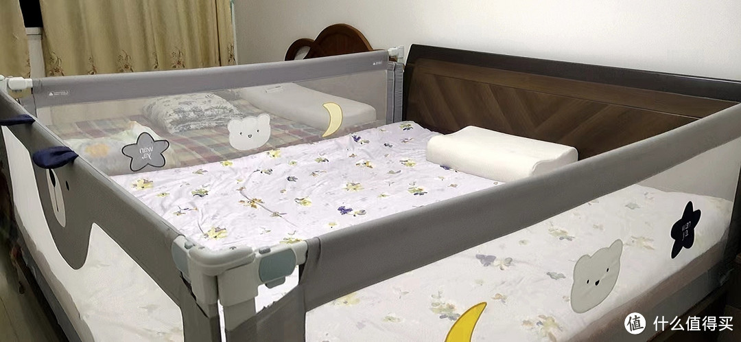 一定要给小孩子买婴儿床，这样可以防止他们掉下来，而且能有效的保障他们的安全