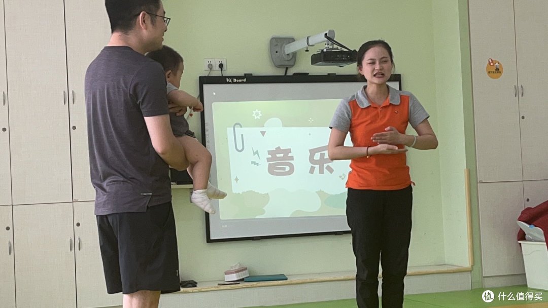 红黄蓝的音乐课