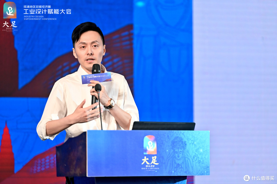 杰森·白在工业设计赋能大会上演讲《我的IP艺术》