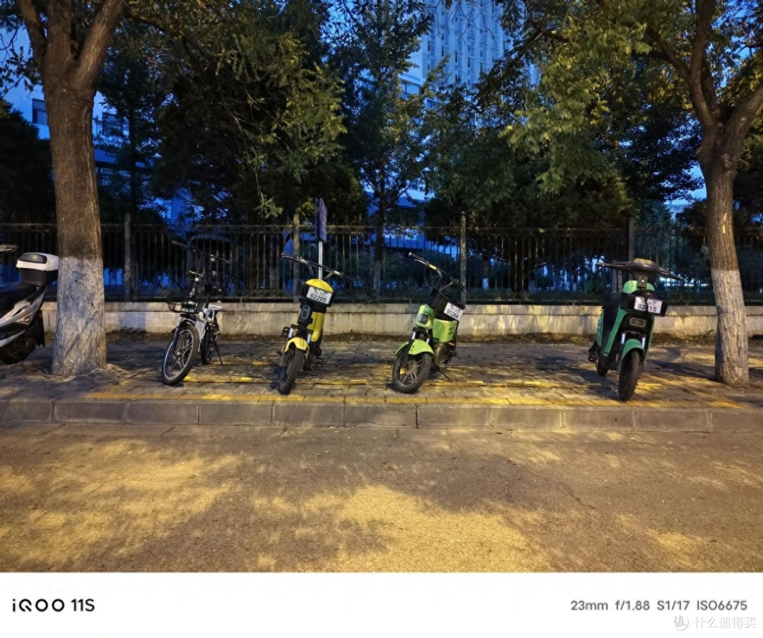 加个S就更值得入手了么?iQOO 11S居然征服了原神