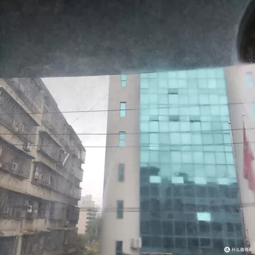 为何大玻璃封阳台越来越少？只因这几个缺点，让人嫌弃！