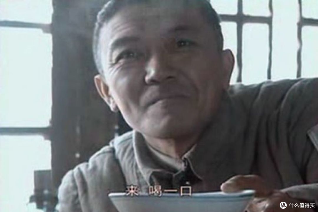 老赵，来，喝一口！