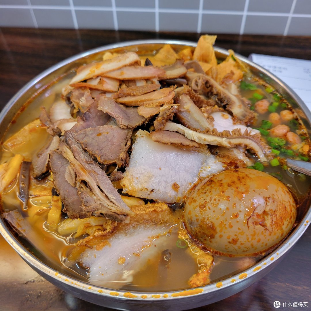 各类食材来开会的全家福