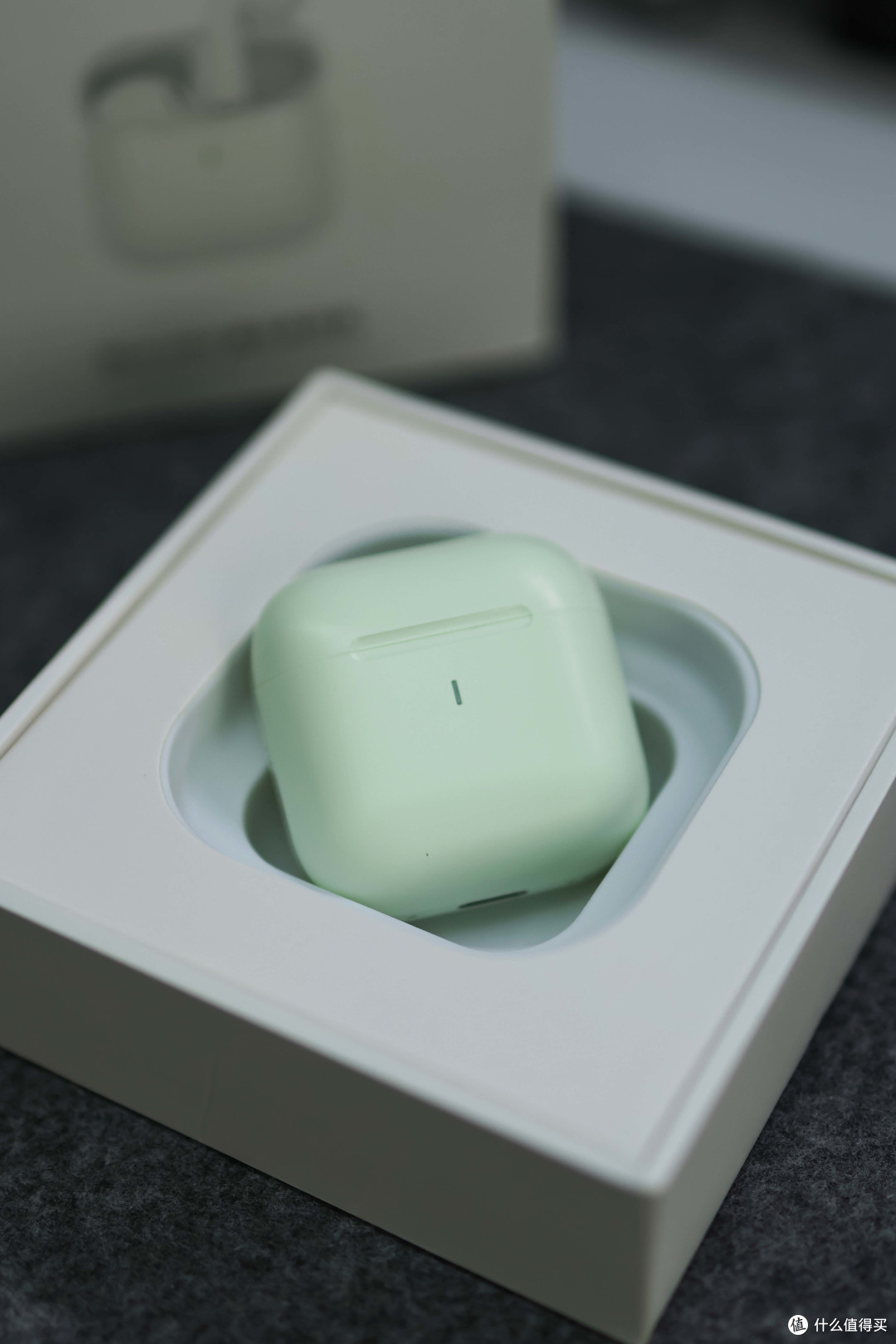 精致小巧的lifeme魅蓝Blus mini 真无线蓝牙耳机