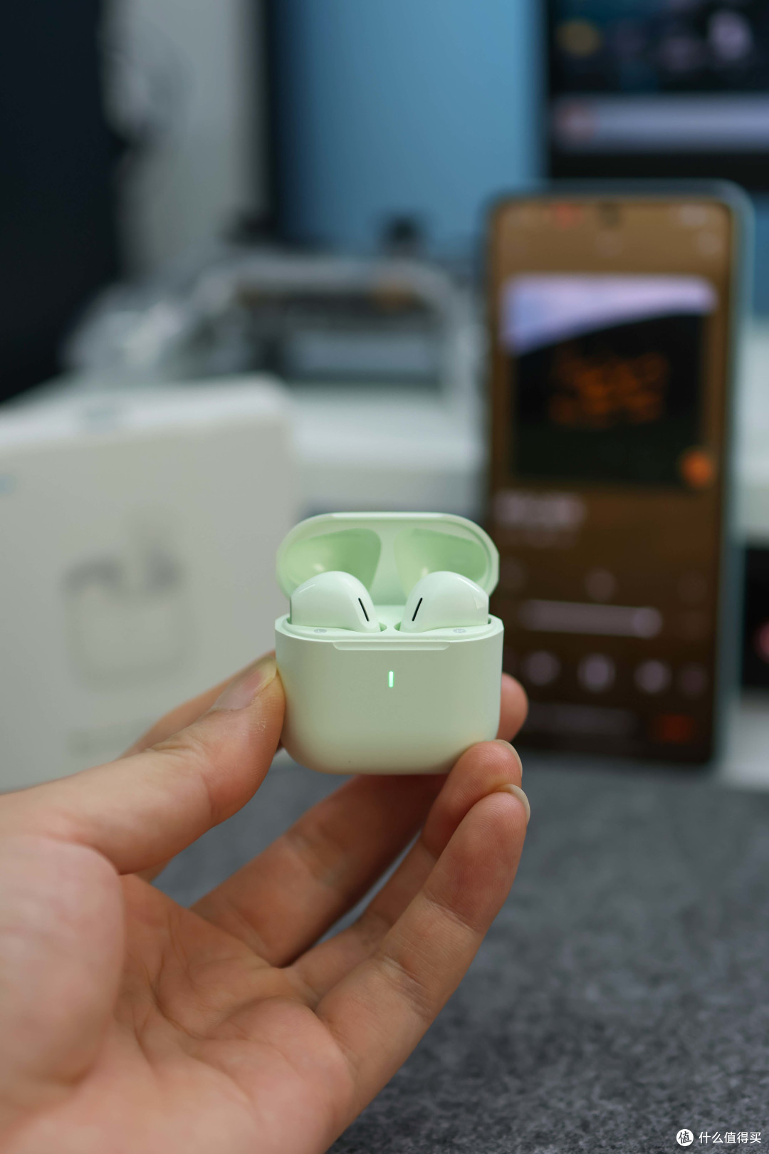 精致小巧的lifeme魅蓝Blus mini 真无线蓝牙耳机