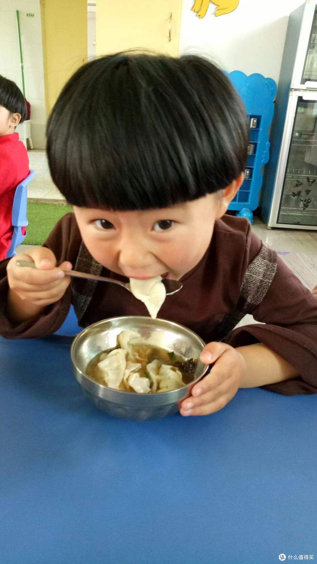 奶爸分享:我们不应该让孩子吃太多