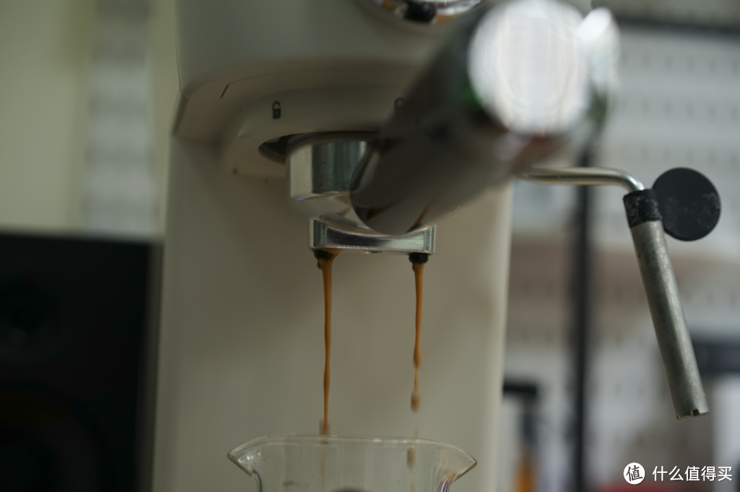 家用咖啡机怎么选？699的价格都带压力表，还能打奶泡？