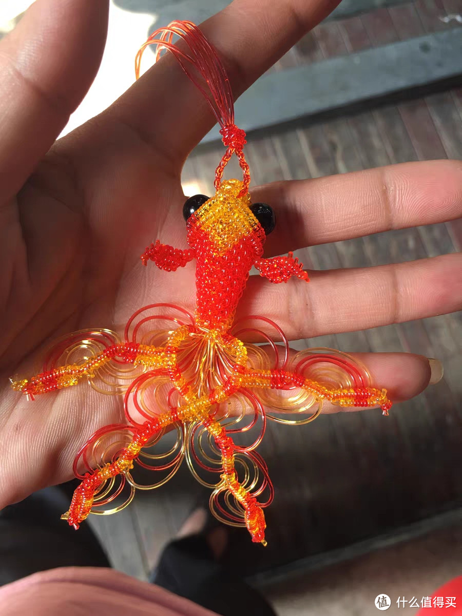 DIY纯手工编织玻璃丝小金鱼钥匙链挂件，爱心与虾的奇妙组合