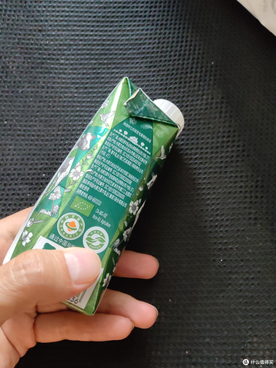 牛奶还得是特仑苏够贵