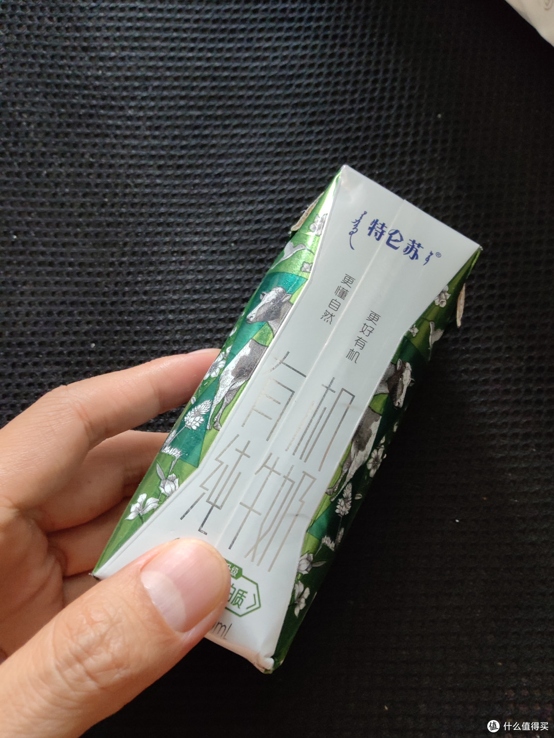 牛奶还得是特仑苏够贵