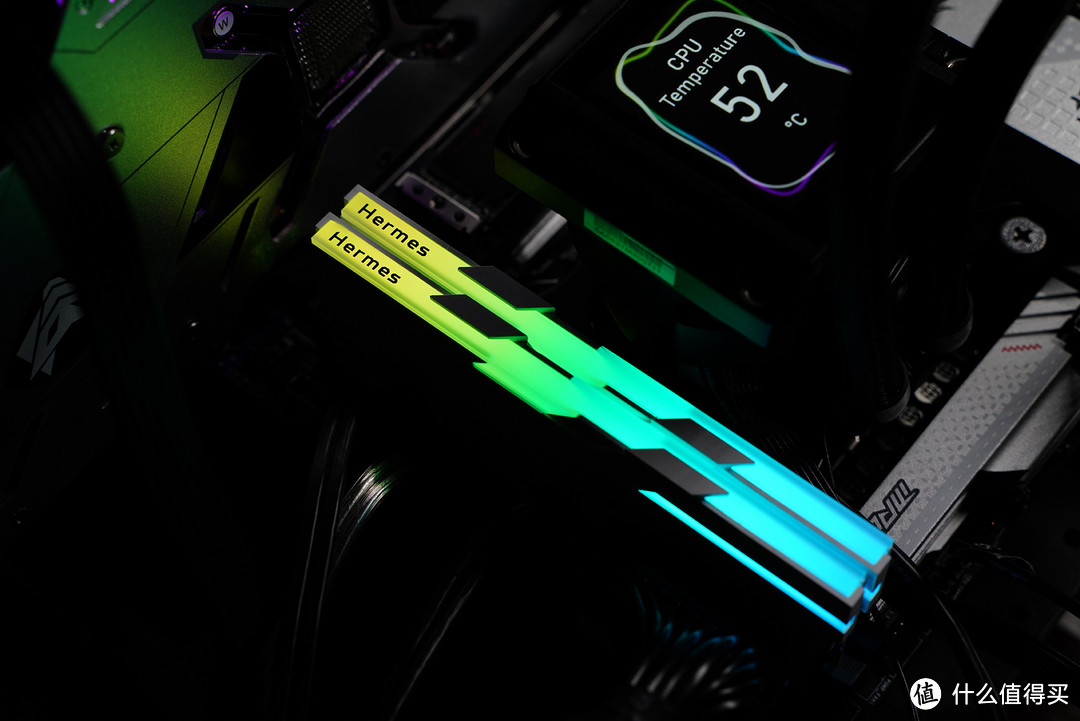 DDR5内存超频的好处在哪里？高端存储宏碁掠夺者Hermes冰刃新款内存超频实战