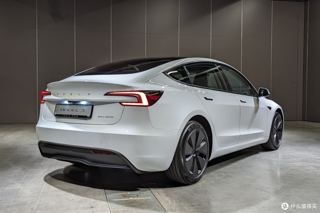 59万元的新款特斯拉model 3发布:新造型,新配置,但没有外放电