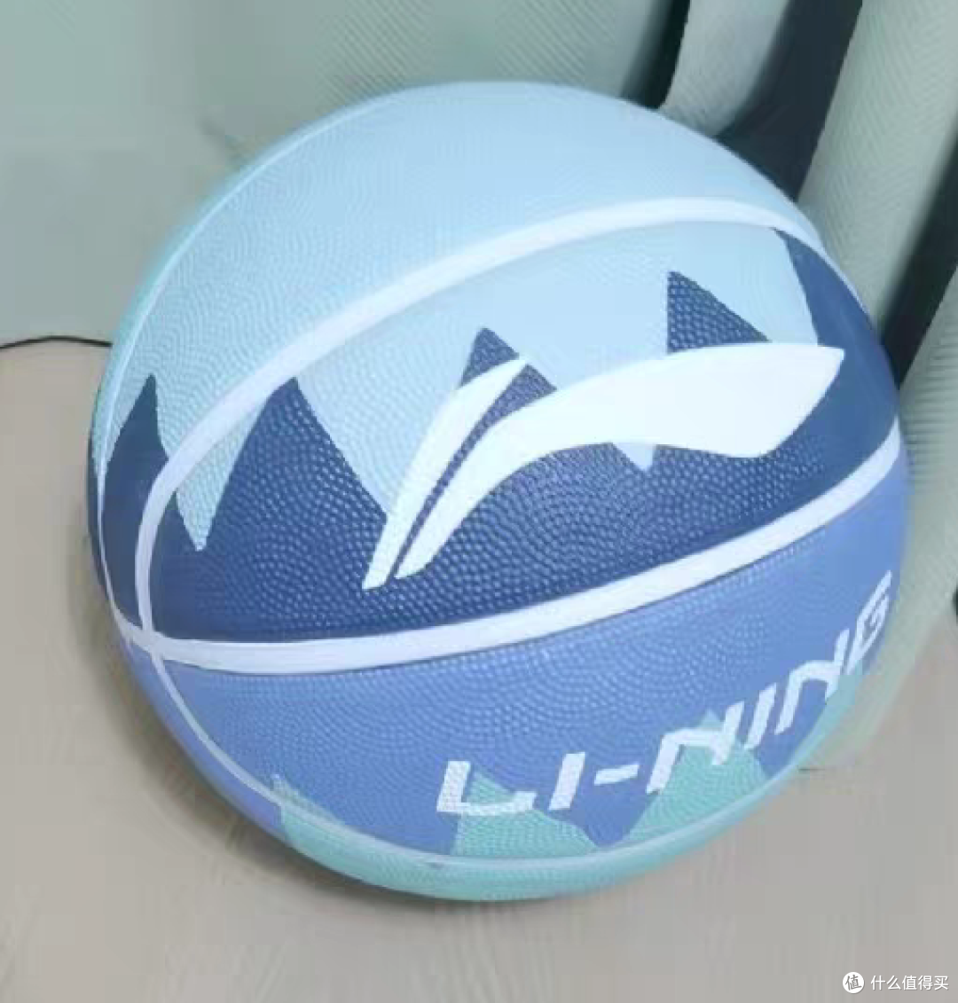 选一个好看的篮球,让孩子爱上篮球