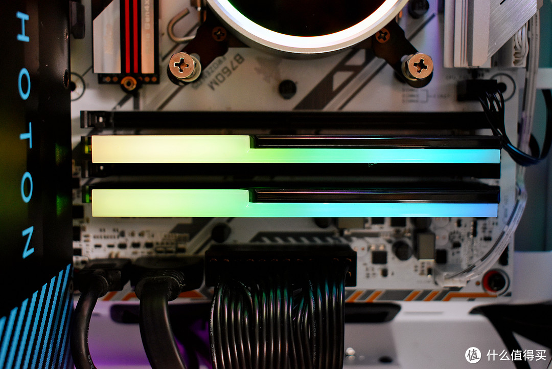 高端电竞内存！酷炫RGB灯光与镜面质感结合，阿斯加特博拉琪DDR5内存开箱评测
