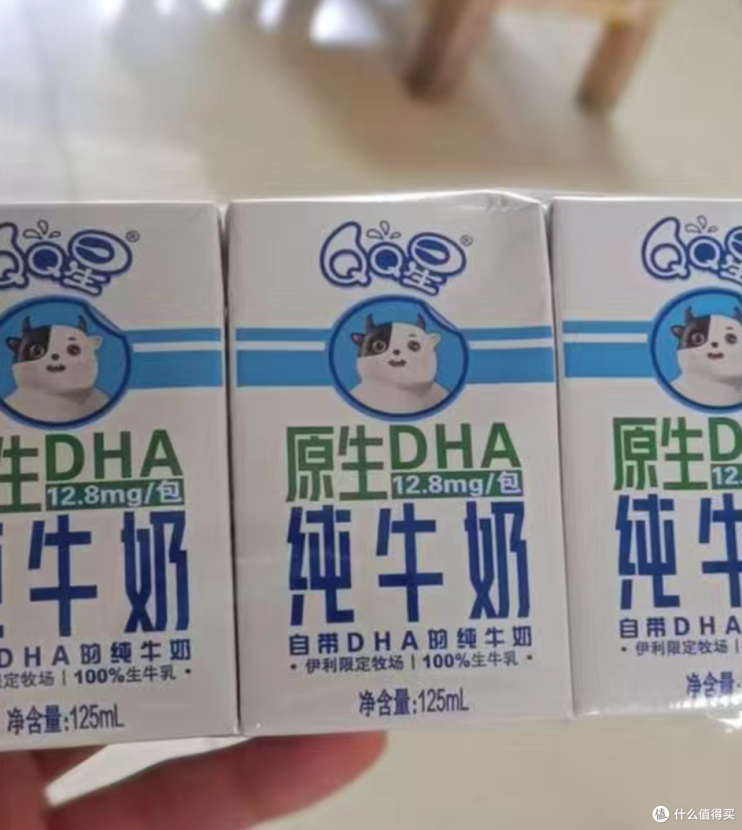 这是家里面的孩子最喜欢喝的QQ星纯牛奶