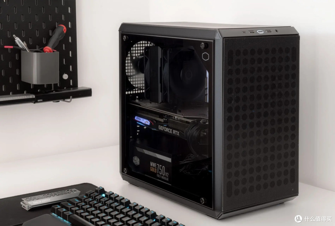 酷冷至尊发布Q300L V2机箱:钢化玻璃侧透、20Gbps数据传输