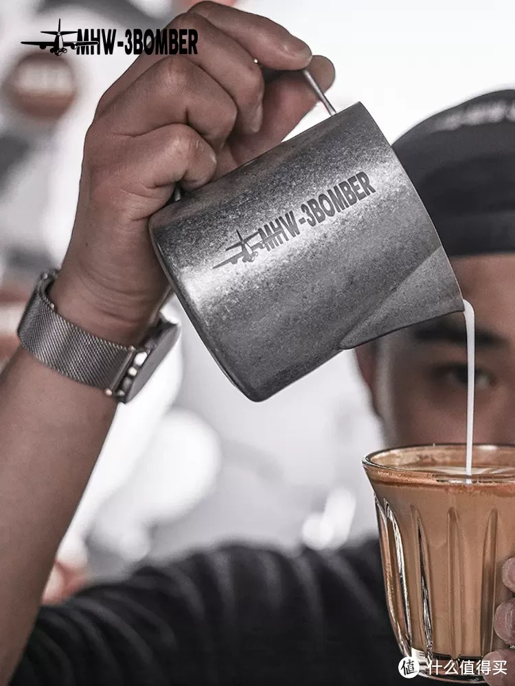 创新鳄鱼嘴拉花杯 MHW-3BOMBER：为咖啡艺术家而生的完美奶泡杯