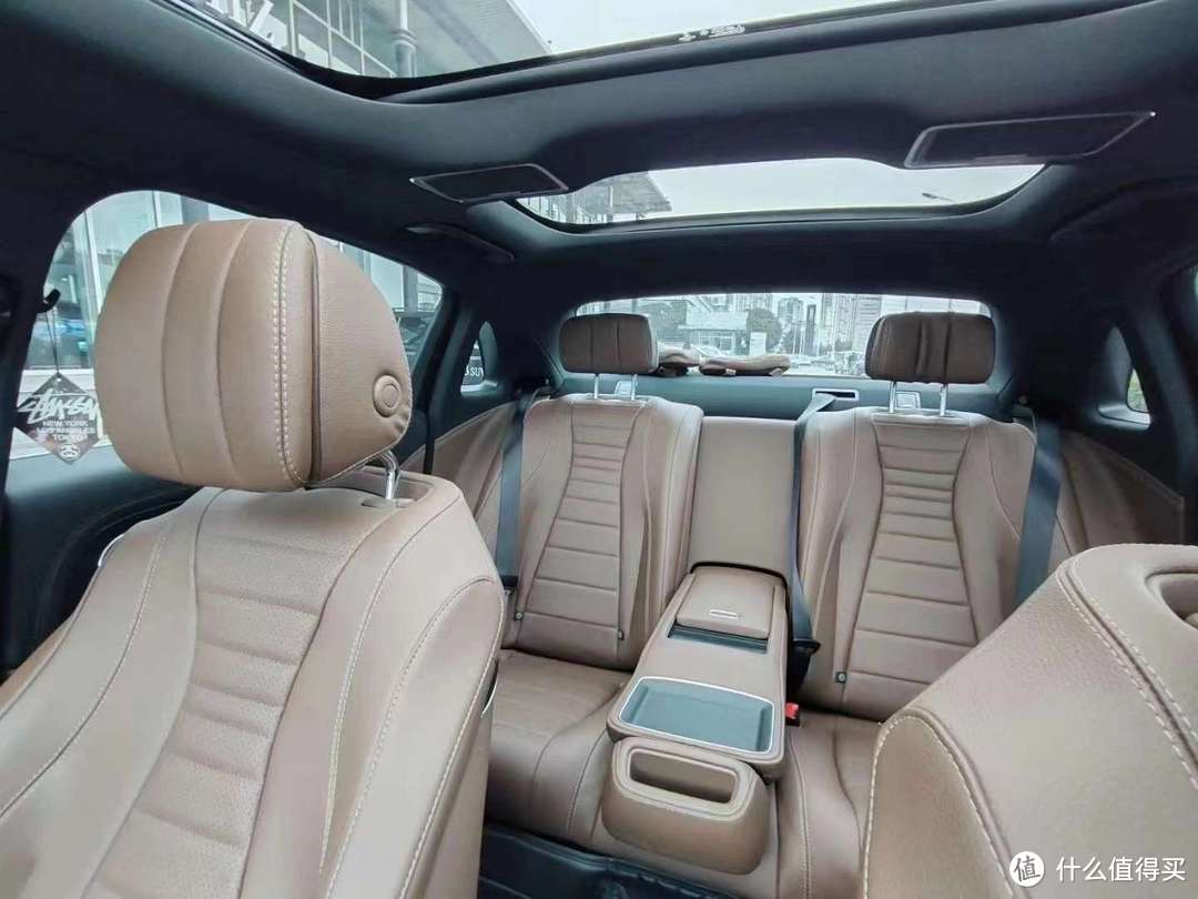 奔驰E260L车身设计：融合豪华与动感的完美典范