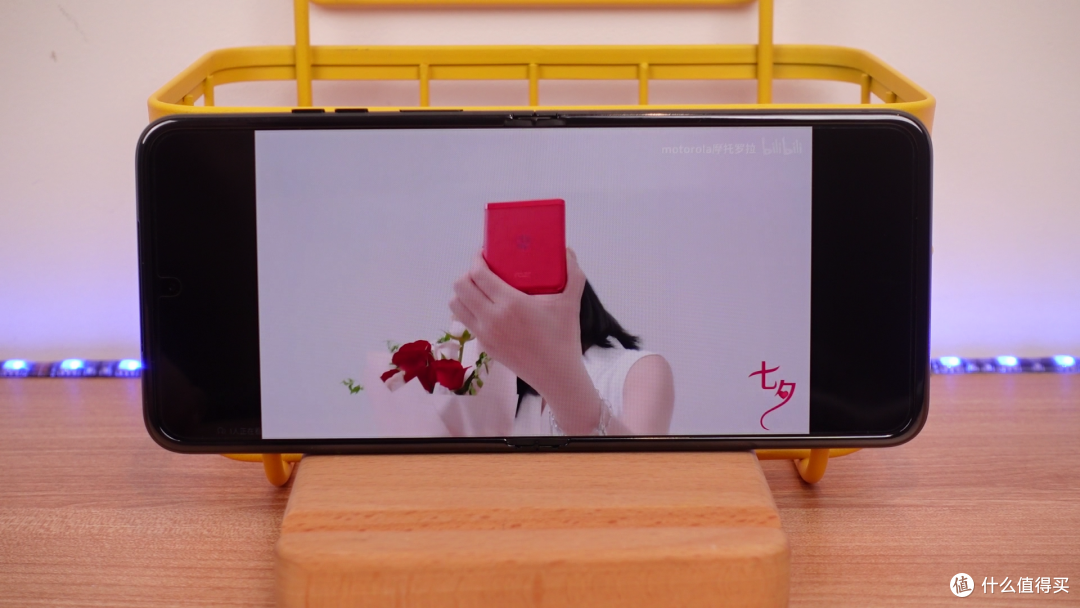 打破折叠屏手机的底价：3K价位的摩托罗拉razr40，究竟体验如何？