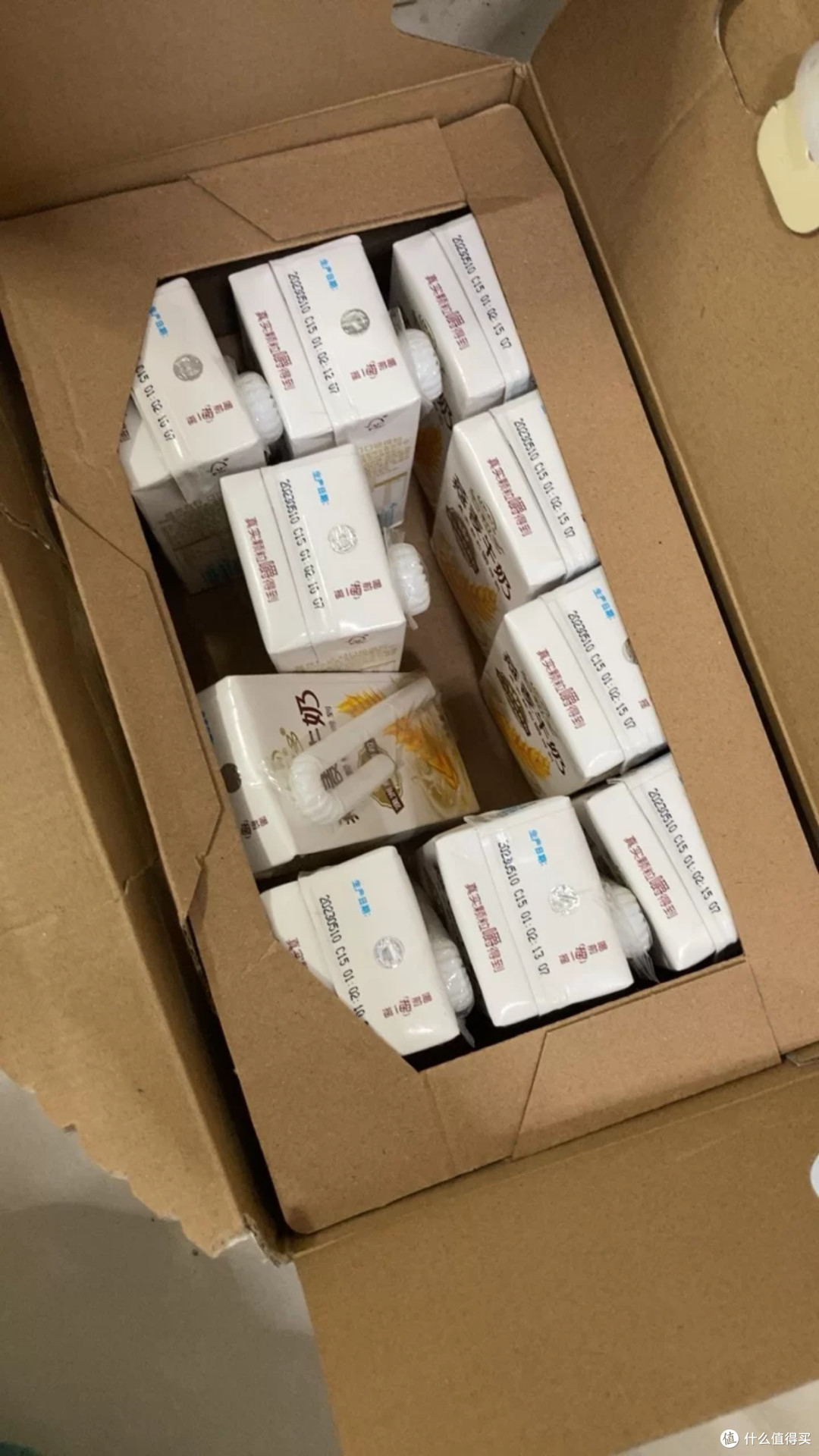 伊利燕麦牛奶燕麦好味道