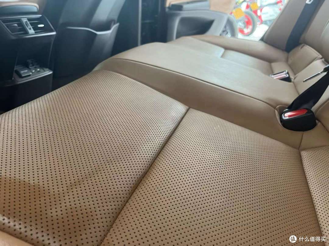 以下是关于雷克萨斯ES200车身设计的详细介绍