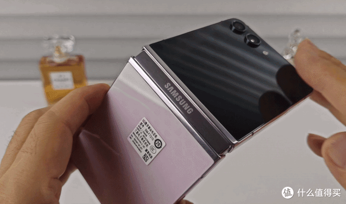 折叠屏旗舰进化之作 科技时尚的完美融合  三星Galaxy Z Flip5全面评测