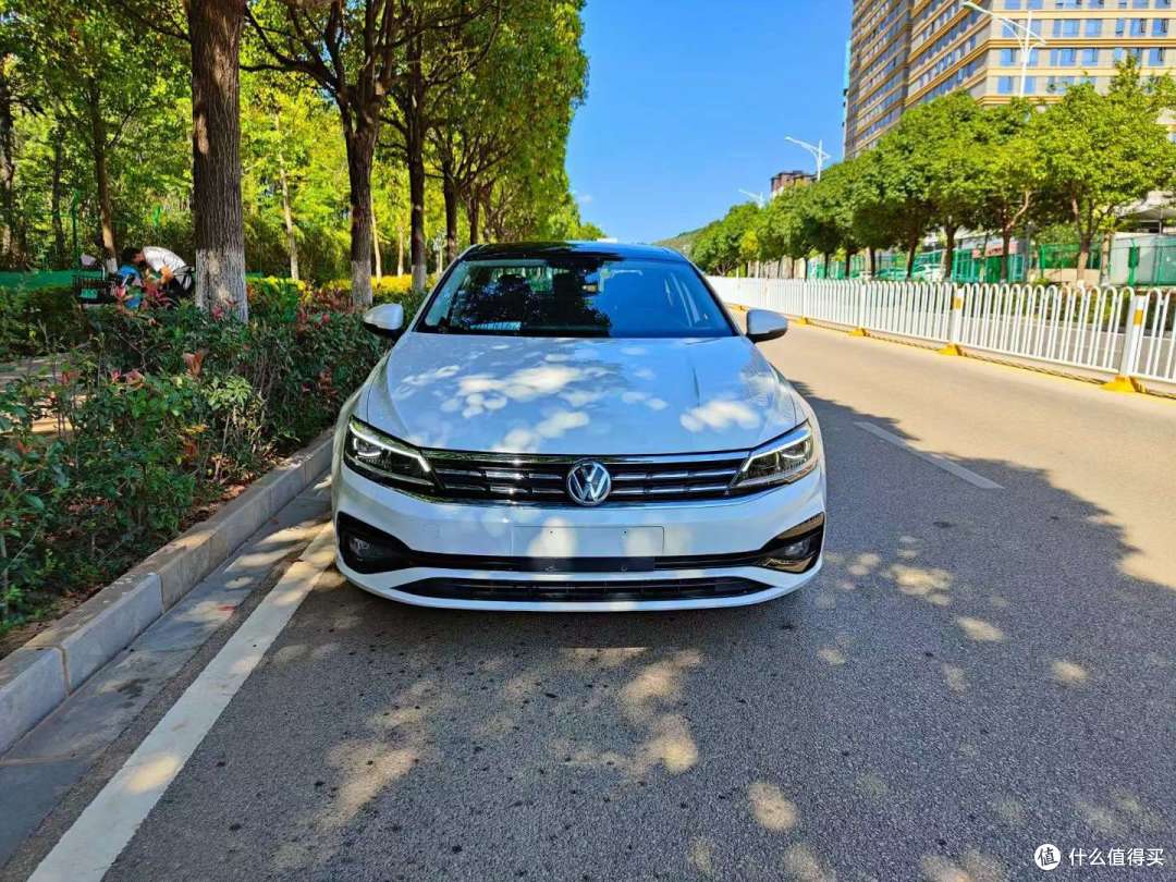 以下是关于大众凌渡车身设计的一些特点
