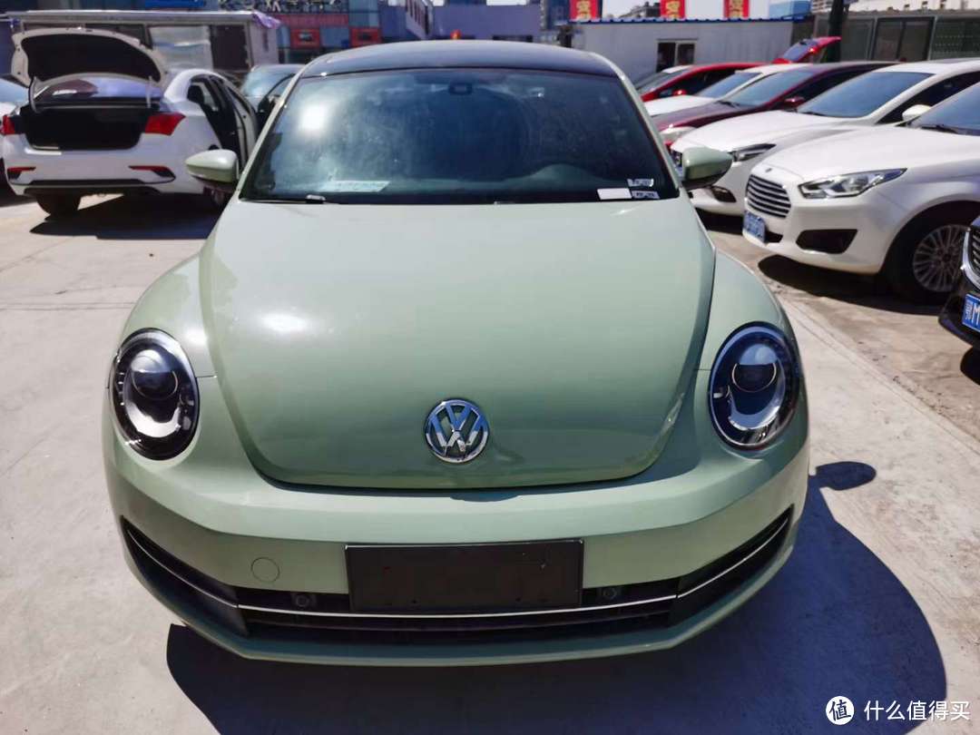 ​大众甲壳虫（Volkswagen Beetle）作为一款标志性的汽车型号，有许多优点​