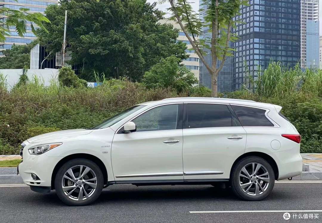 以下是关于英菲尼迪QX60中控设计的一些特点