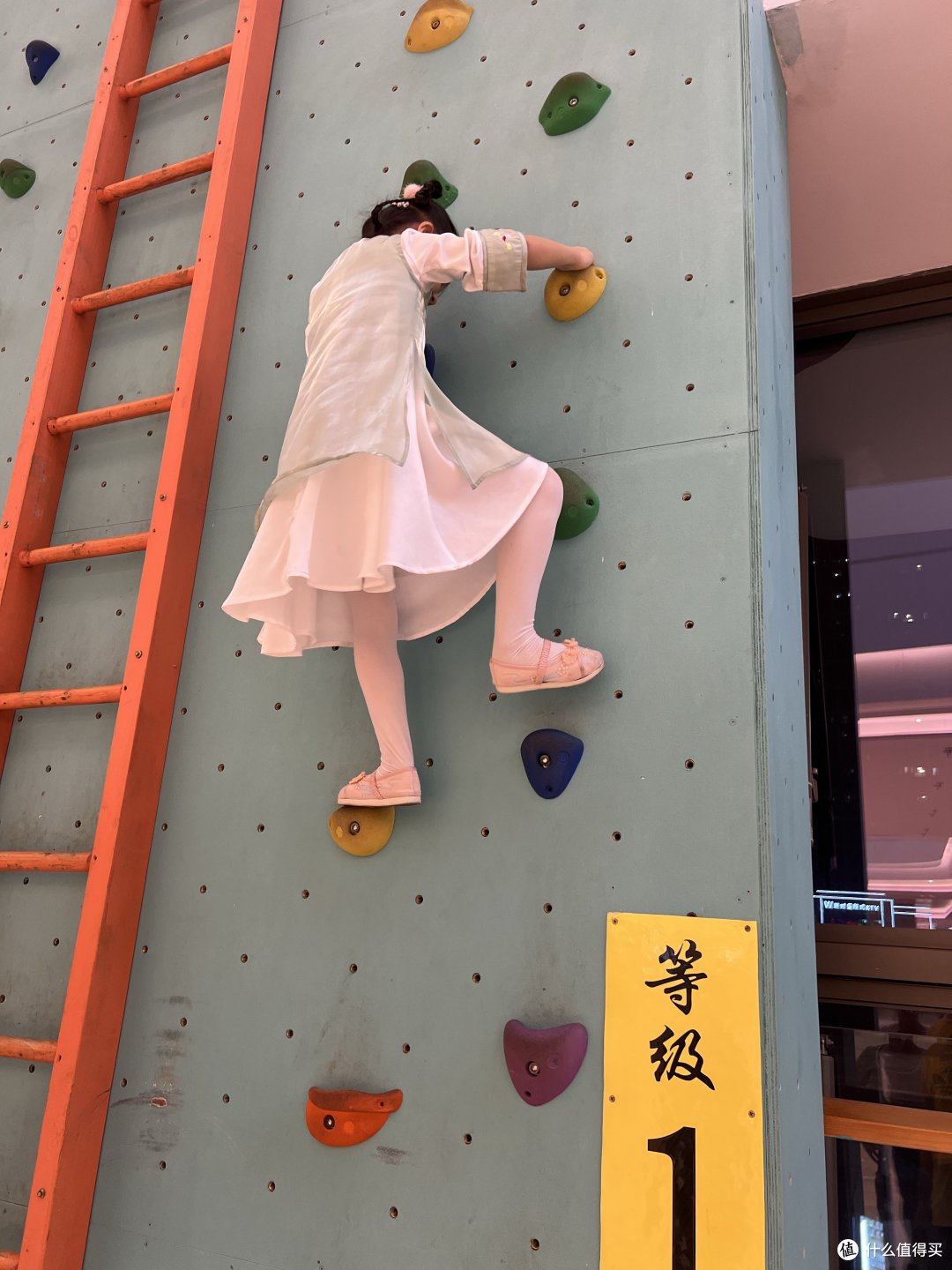 没有安全绳,只能浅浅的尝试一下