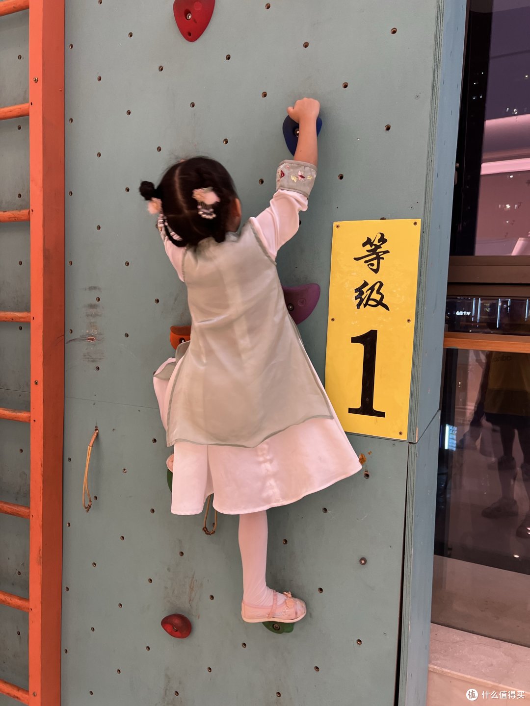 没有安全绳,只能浅浅的尝试一下