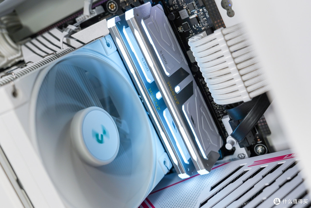 8500元预算上车简约的I5 13490F+RTX4070白色主机也很OK!