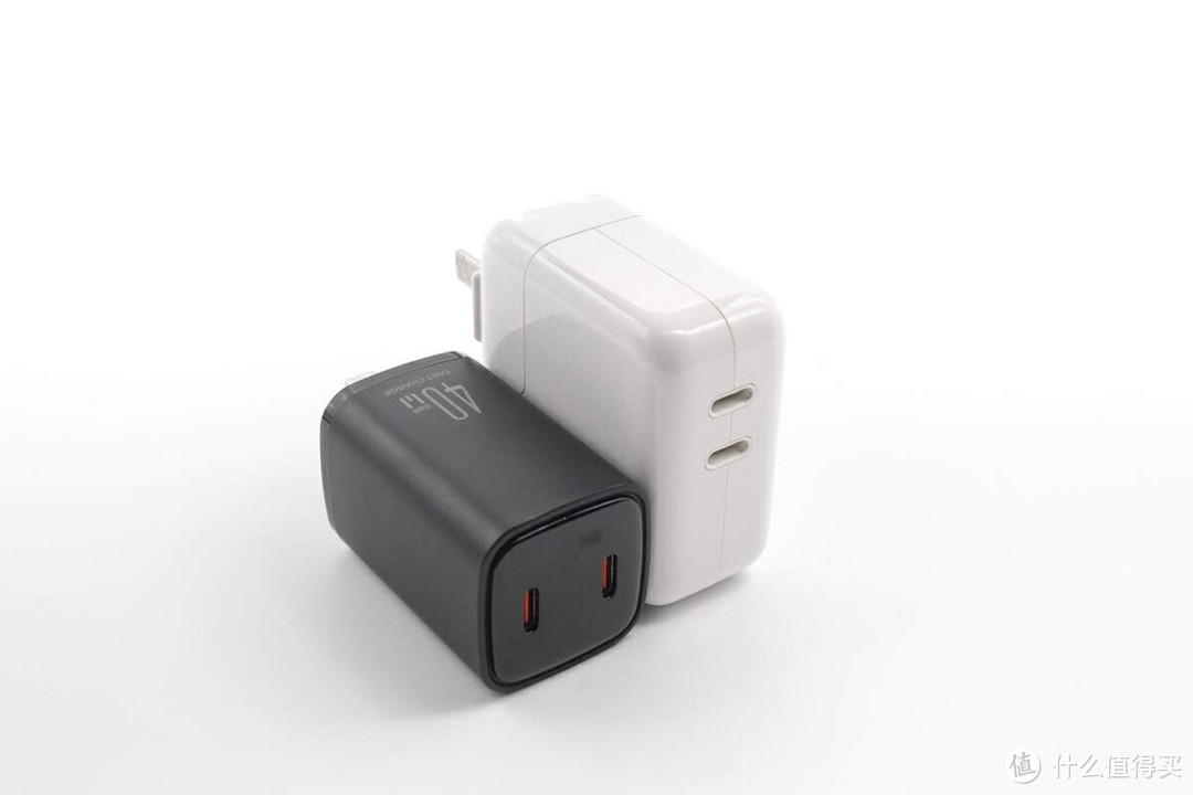 实时了解设备充电,LED 功率显示屏,倍仕达 40W 双Type-C充电器评测