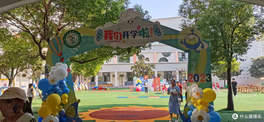 今天儿子开始上幼儿园了