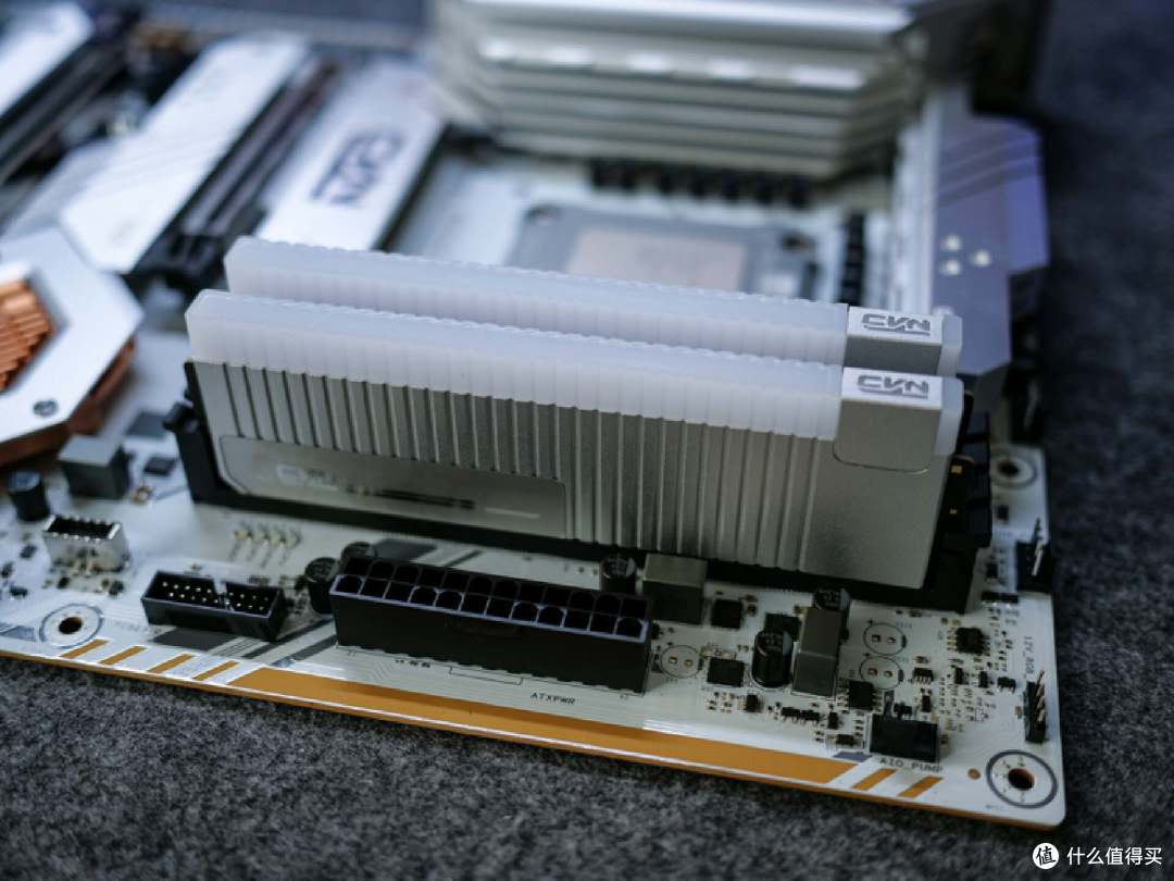 颜值性能俱佳,七彩虹CVN银翼DDR5内存