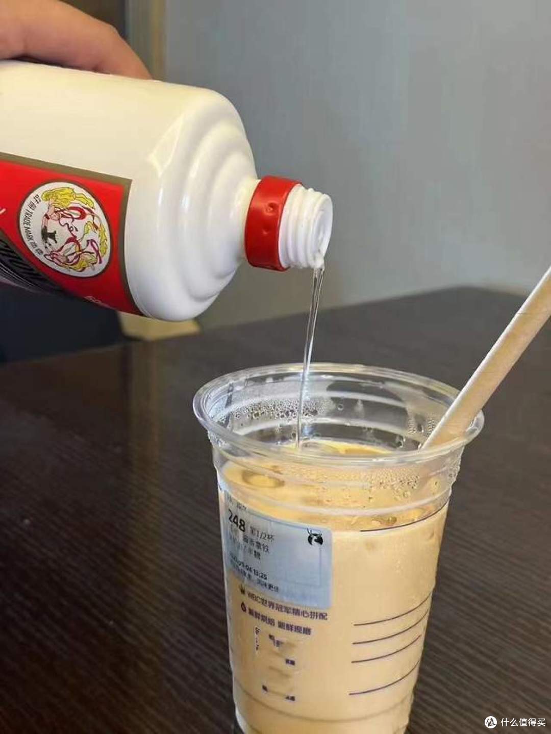 爆火! “酱香拿铁”刷屏了!售价19元1杯,每杯都含茅台酒!网友:喝完算酒驾吗?