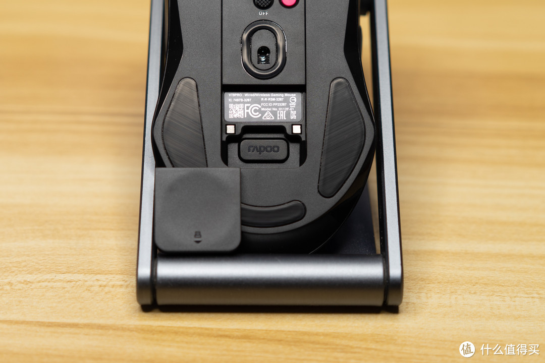 极致轻量化搭配按键预压调校，轻盈的操控体验：雷柏VT9Pro游戏鼠标